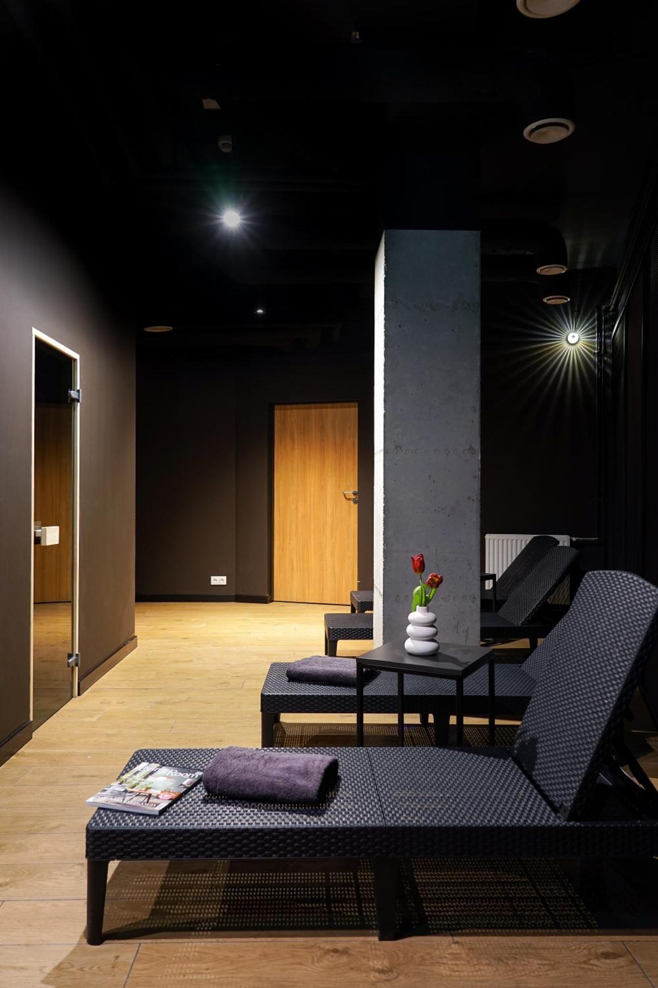 Easy One Premium Art Aparthotel Krakow Ngoại thất bức ảnh
